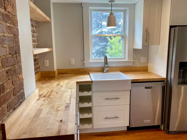 $2,300 | 25 Concord Way, Portsmouth, NH 03801