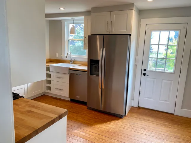 $2,300 | 25 Concord Way, Portsmouth, NH 03801