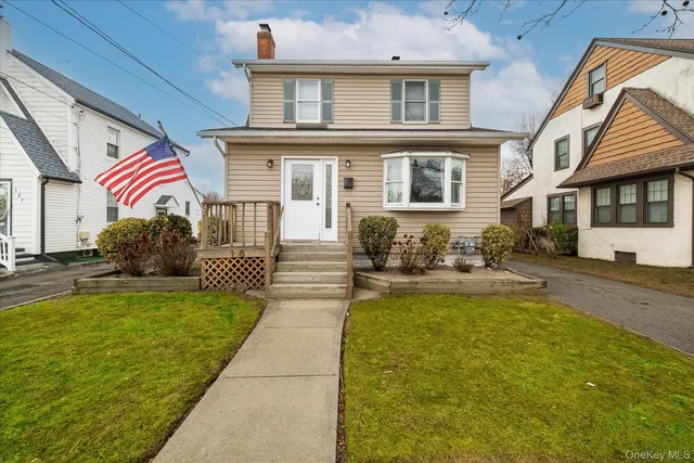 $868,000 | 125 Wilson Street, East Rockaway, NY 11518