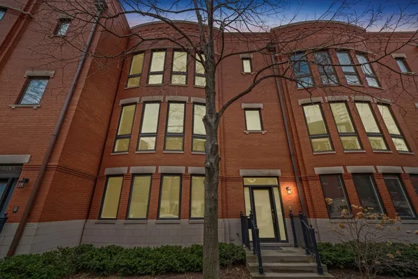 $8,750 | 430 North Canal Street, Chicago, IL 60654