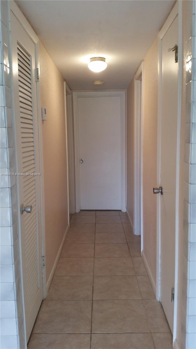 West Perrine Miami, FL 33157 - Photo 8 of 25 a view of hallway with an empty space