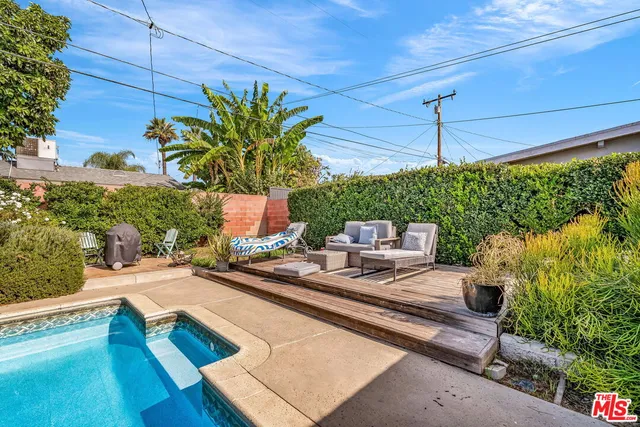 a view of a backyard with plants