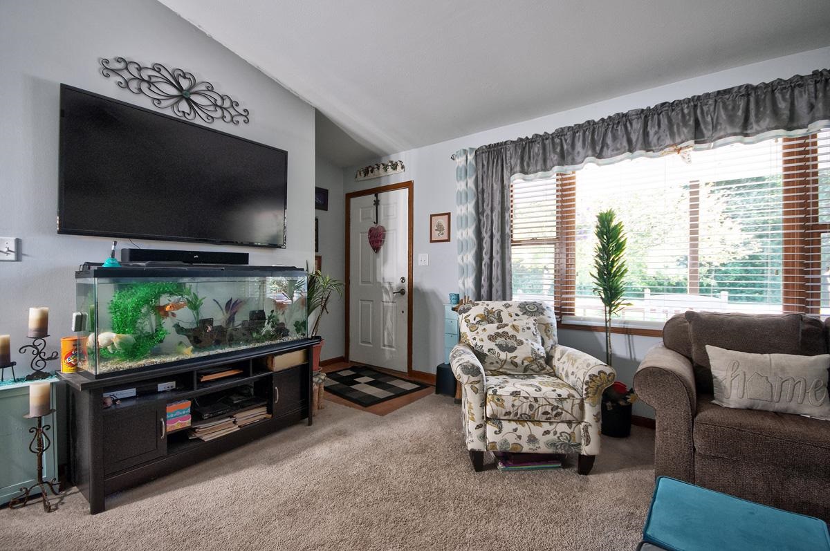 26743 Edwards Road Elkhart, IN 46514 - Photo 3 of 19 Gallery Image 3
