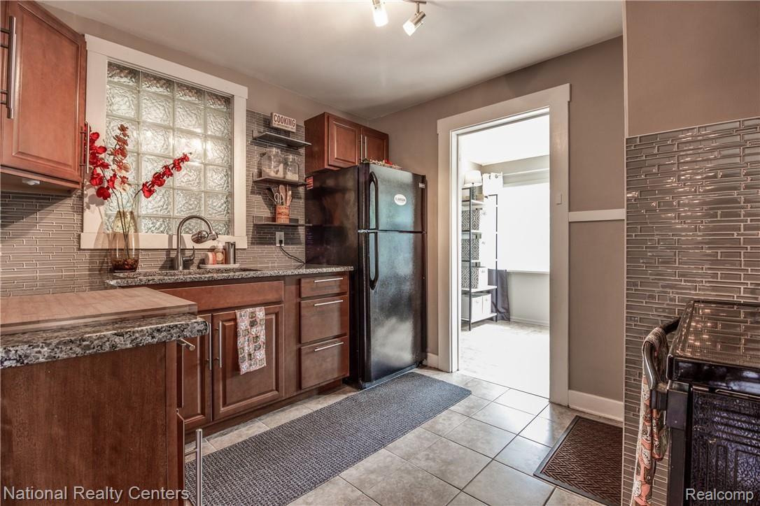 110 Roth Boulevard Clawson, MI 48017 - Photo 17 of 37 Interiors 6.jpg
