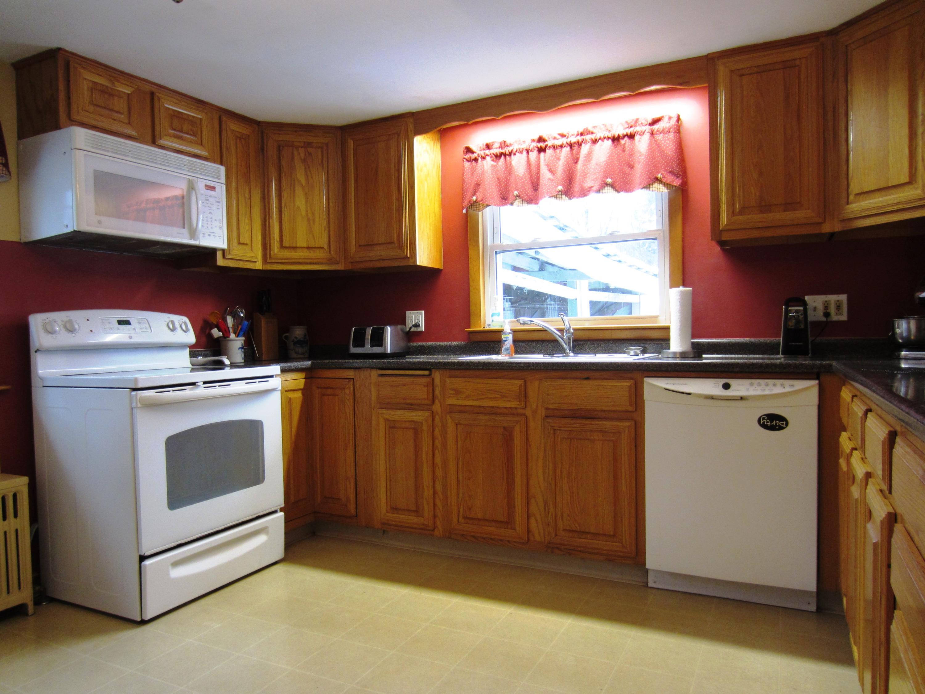 19 Auburn Street Springvale, ME 04083 - Photo 5 of 29 Kitchen3