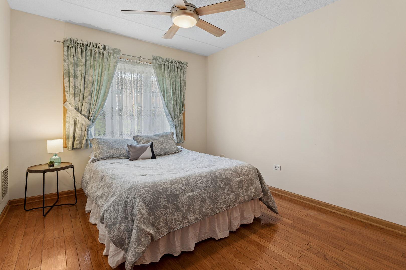 650 South River Road, Unit 301 Des Plaines, IL 60016 - Photo 14 of 21