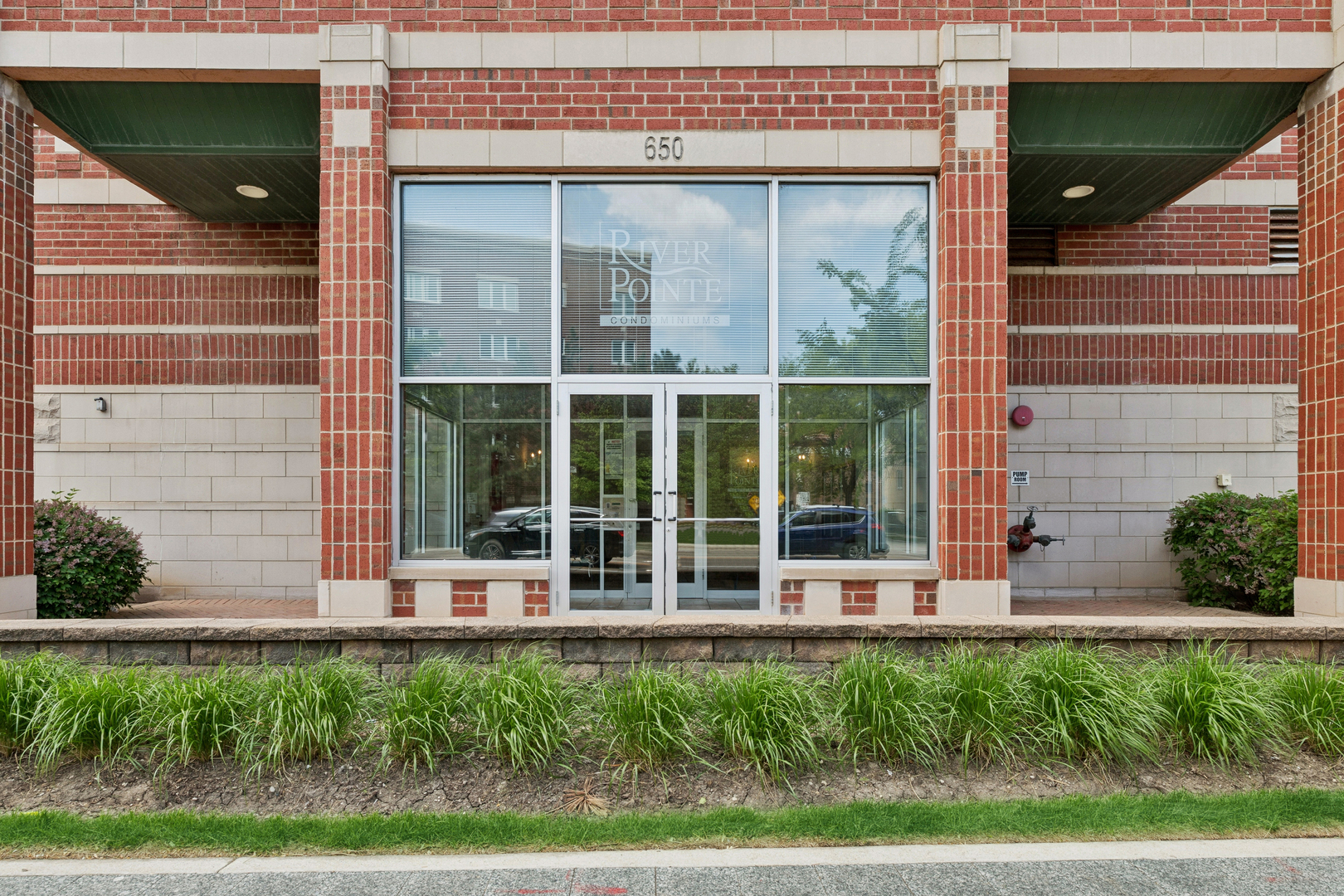 650 South River Road, Unit 301 Des Plaines, IL 60016 - Photo 2 of 21