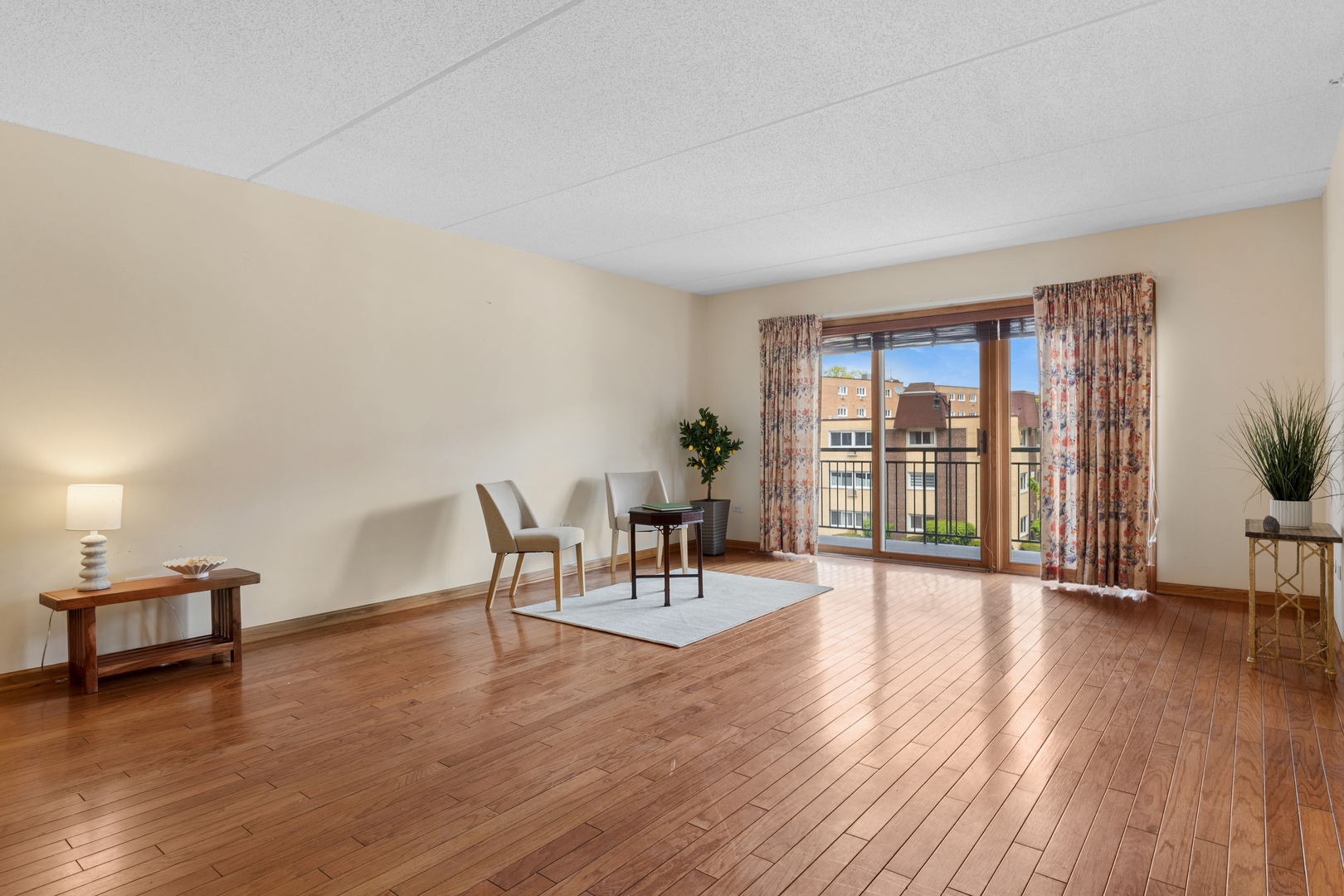 650 South River Road, Unit 301 Des Plaines, IL 60016 - Photo 4 of 21