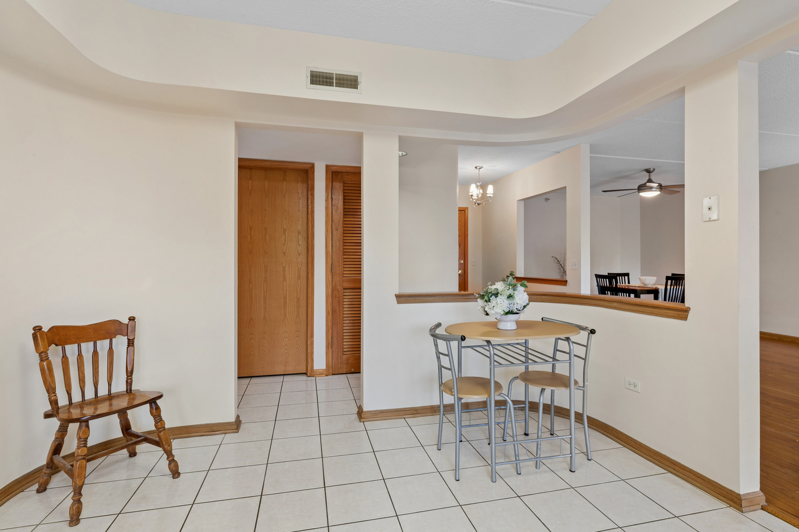650 South River Road, Unit 301 Des Plaines, IL 60016 - Photo 9 of 21