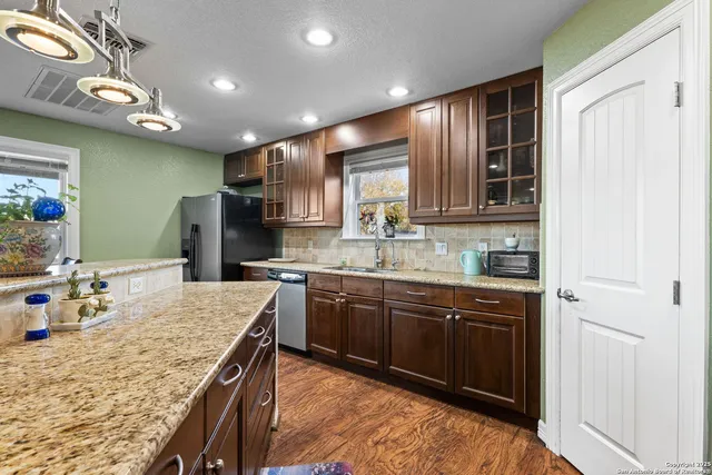 $565,000 | 556 Apollo Drive, Canyon Lake, TX 78133