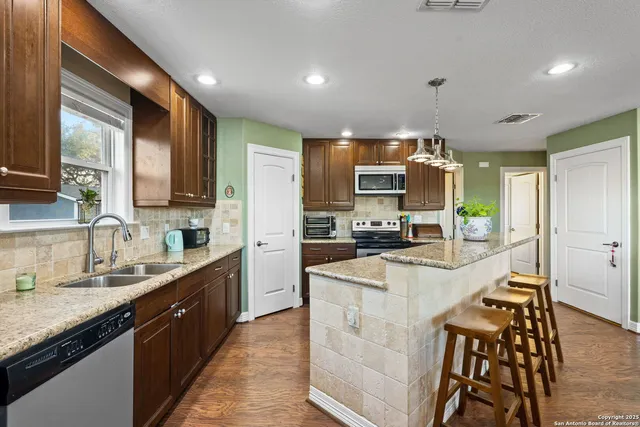 $565,000 | 556 Apollo Drive, Canyon Lake, TX 78133