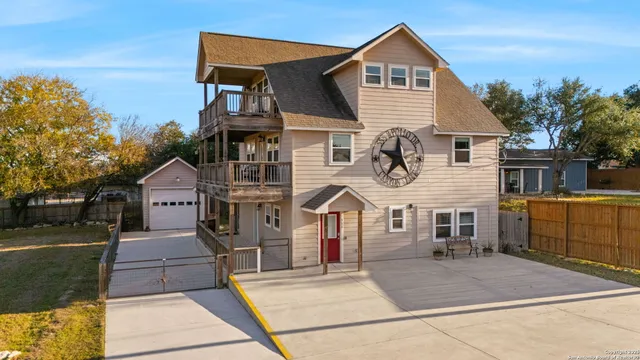 $565,000 | 556 Apollo Drive, Canyon Lake, TX 78133