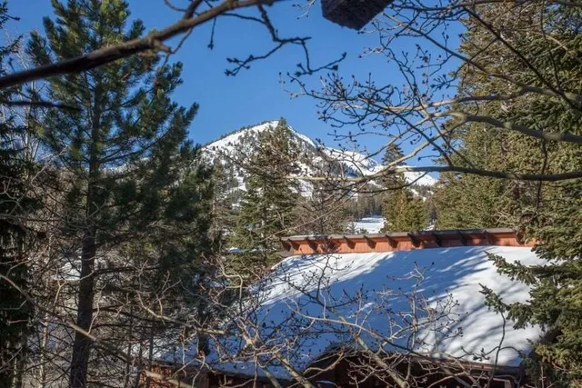 $749,000 | 808 Canyon Boulevard, Unit 107, Mammoth Lakes, CA 93546