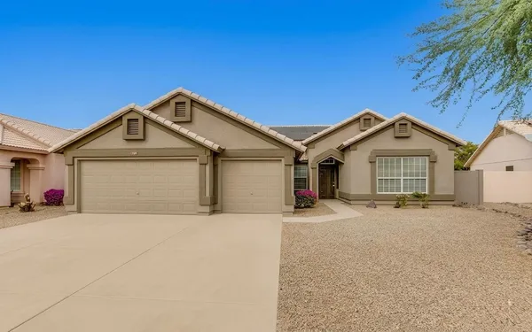 $2,900 | 13256 West Wilshire Drive, Goodyear, AZ 85395