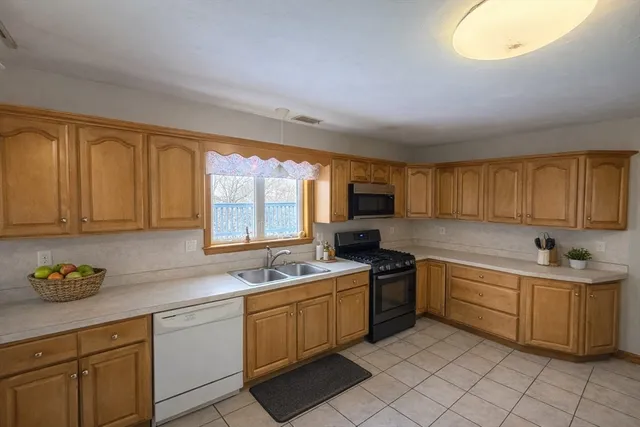 $2,300 | 50 School Street, Unit 2ND FL R, Hudson, MA 01749