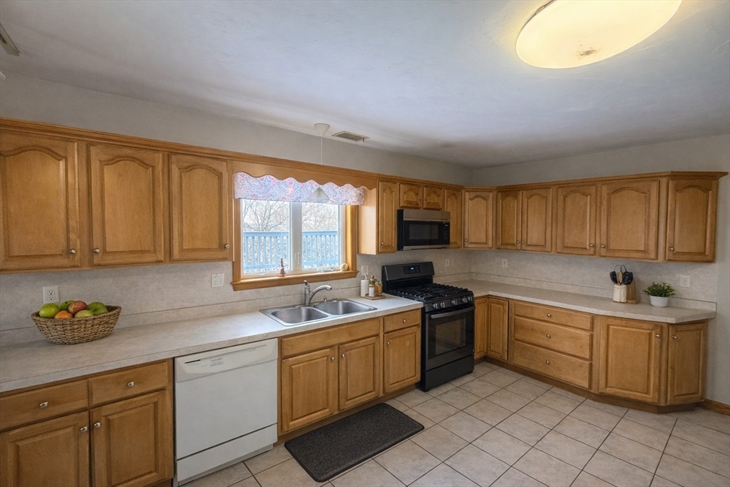 50 School Street, Unit 2ND FL R Hudson, MA 01749 - Photo 3 of 17