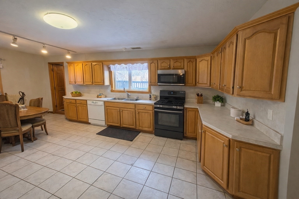 50 School Street, Unit 2ND FL R Hudson, MA 01749 - Photo 4 of 17