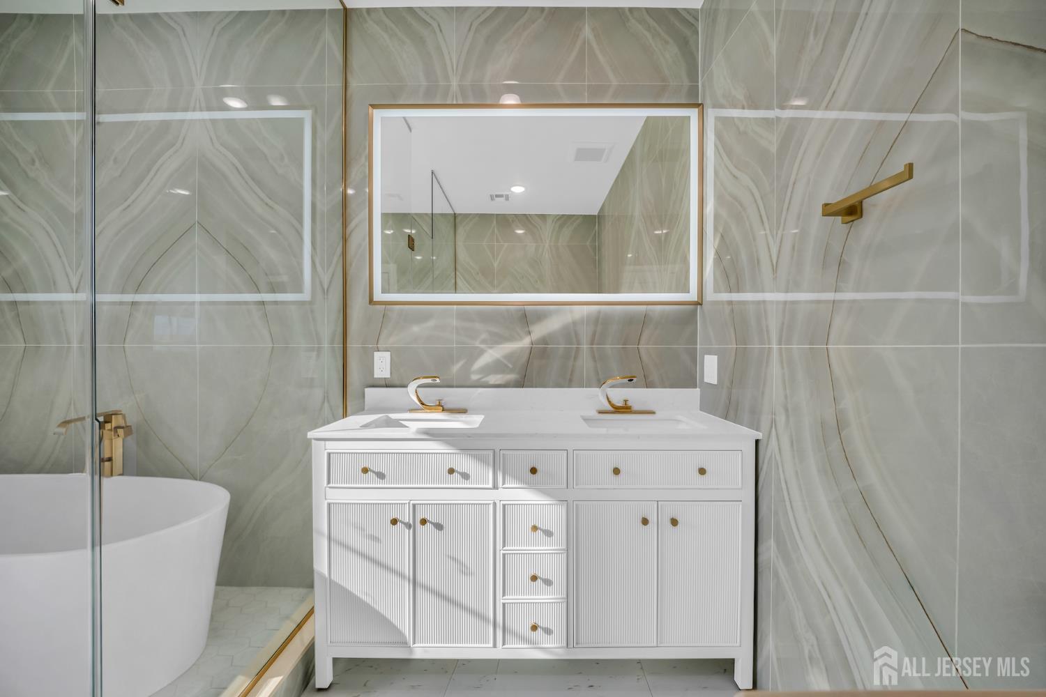 24 Norton Street Edison, NJ 08820 - Photo 30 of 46