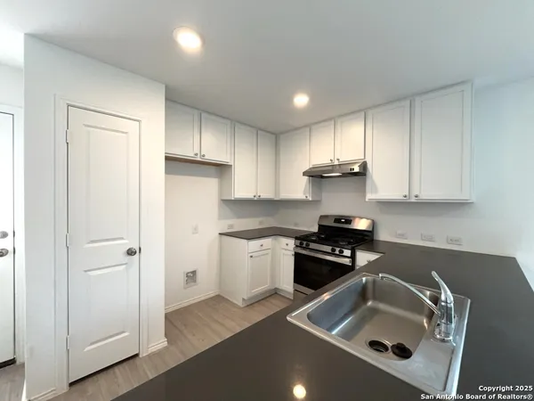 $1,150 | 6954 Biotite Ridge, Elmendorf, TX 78112