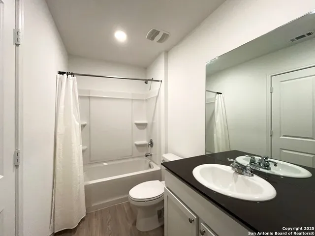 $1,250 | 6954 Biotite Ridge, Elmendorf, TX 78112