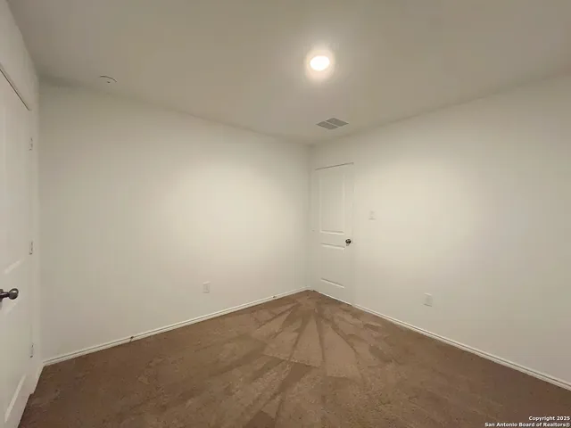 $1,250 | 6954 Biotite Ridge, Elmendorf, TX 78112