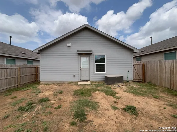 $1,150 | 6954 Biotite Ridge, Elmendorf, TX 78112