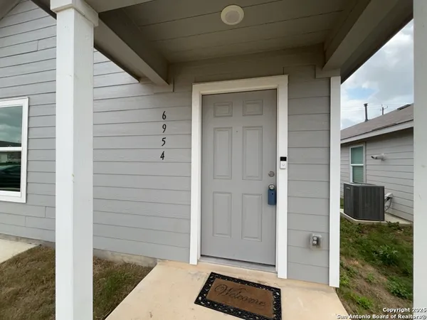 $1,150 | 6954 Biotite Ridge, Elmendorf, TX 78112