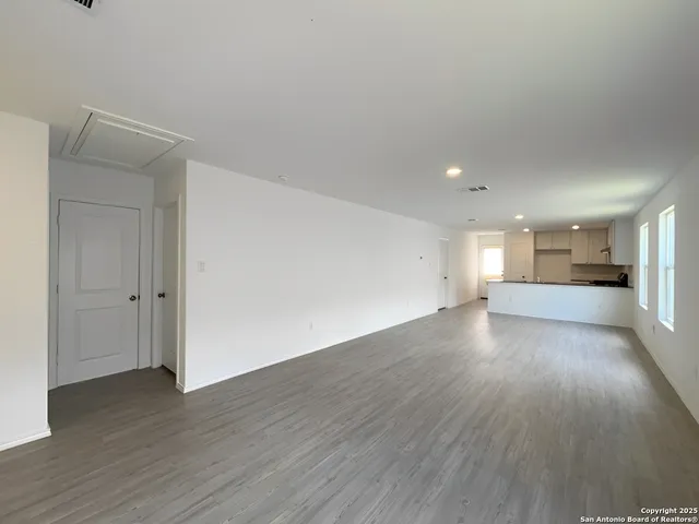 $1,250 | 6954 Biotite Ridge, Elmendorf, TX 78112