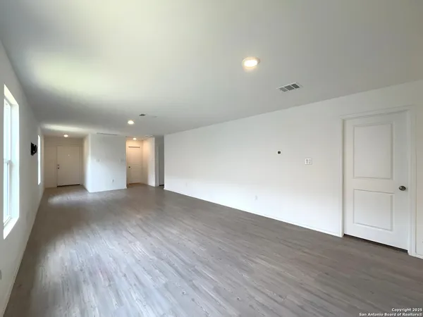 $1,150 | 6954 Biotite Ridge, Elmendorf, TX 78112