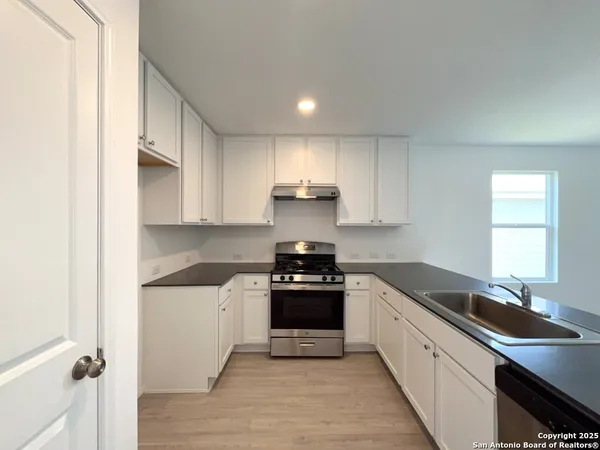 $1,150 | 6954 Biotite Ridge, Elmendorf, TX 78112