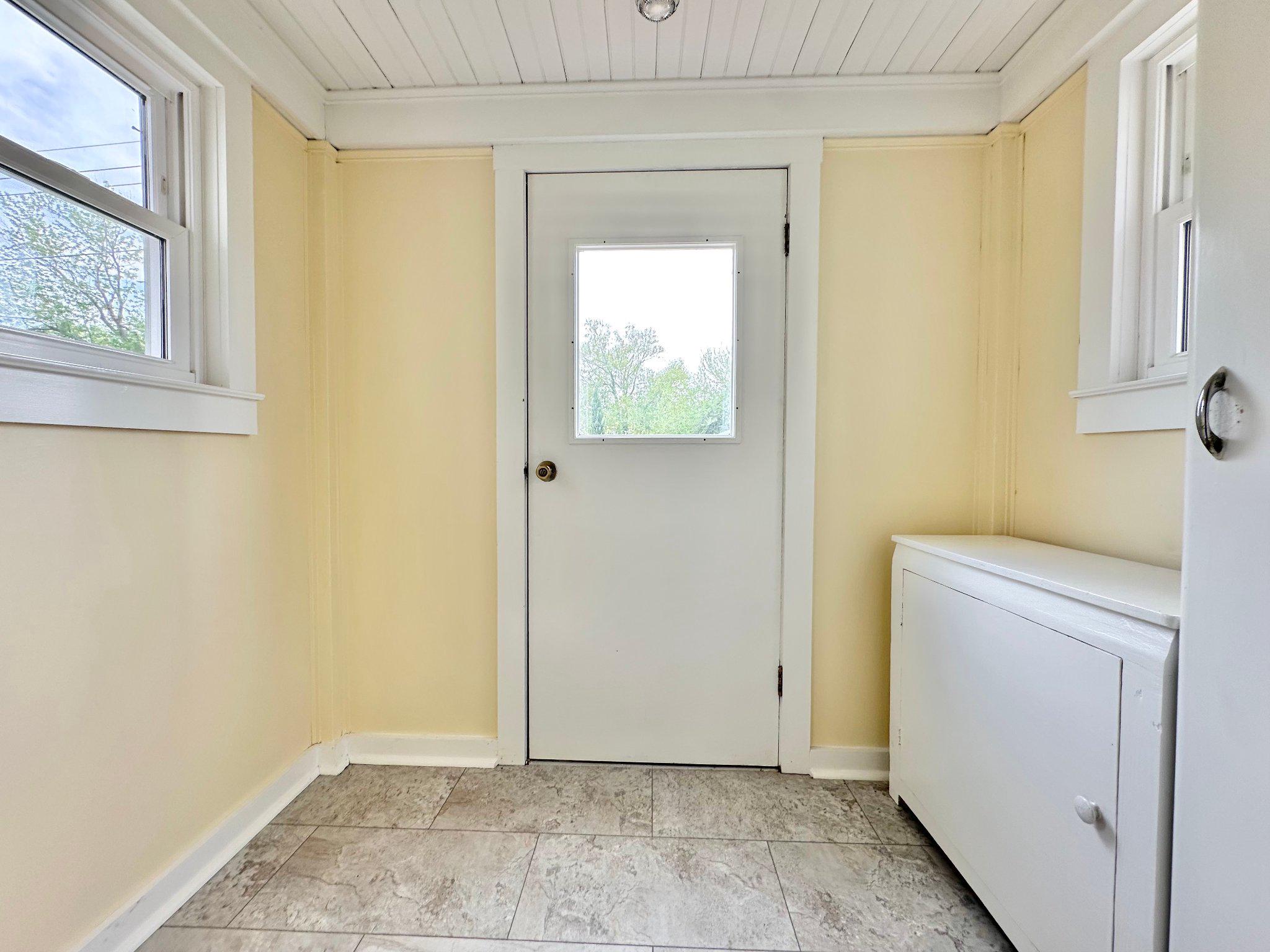 21530 Coopertown Road Tilghman, MD 21671 - Photo 16 of 23 Front Entryway