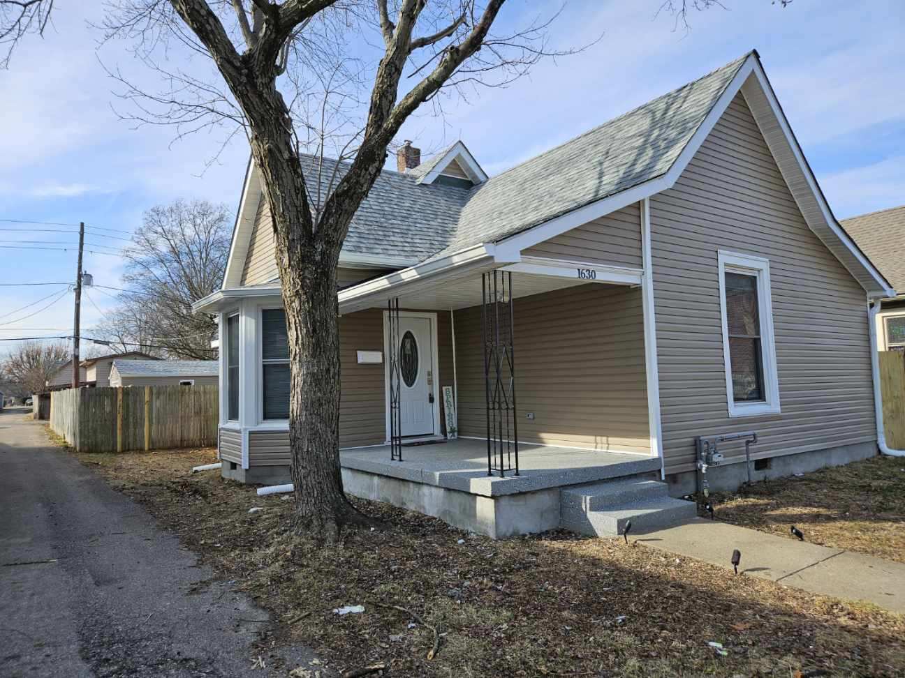 1630 Union Street Columbus, IN 47201 - Photo 2 of 32