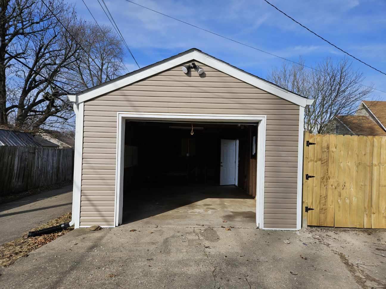 1630 Union Street Columbus, IN 47201 - Photo 4 of 32