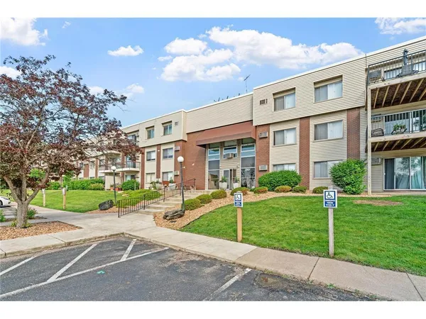 $142,000 | 2801 Flag Avenue North, Unit 314, New Hope, MN 55427