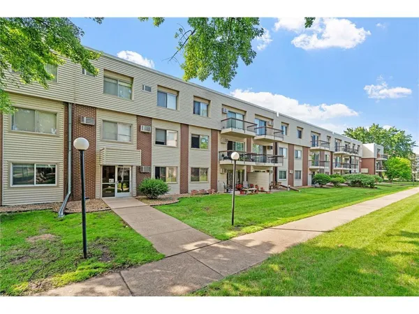 $142,000 | 2801 Flag Avenue North, Unit 314, New Hope, MN 55427