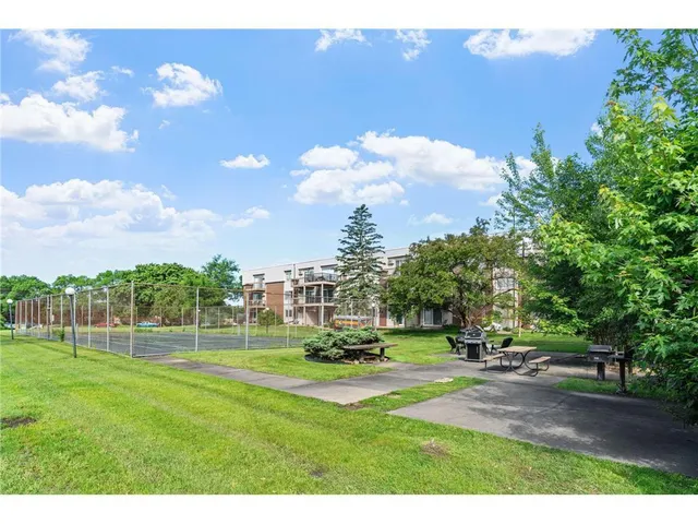 $142,000 | 2801 Flag Avenue North, Unit 314, New Hope, MN 55427