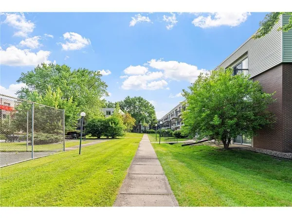 $142,000 | 2801 Flag Avenue North, Unit 314, New Hope, MN 55427