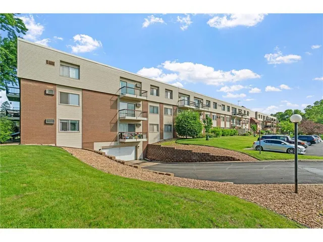$142,000 | 2801 Flag Avenue North, Unit 314, New Hope, MN 55427