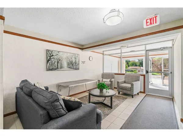 $142,000 | 2801 Flag Avenue North, Unit 314, New Hope, MN 55427