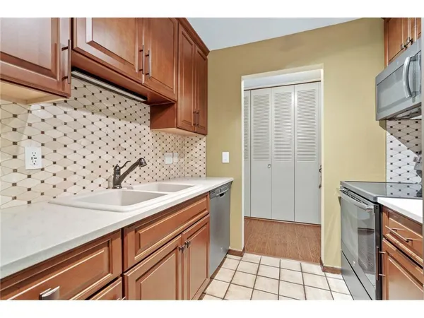 $142,000 | 2801 Flag Avenue North, Unit 314, New Hope, MN 55427