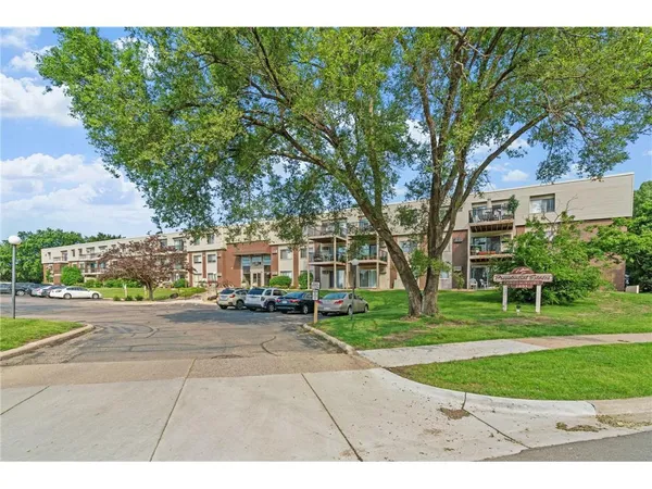 $142,000 | 2801 Flag Avenue North, Unit 314, New Hope, MN 55427