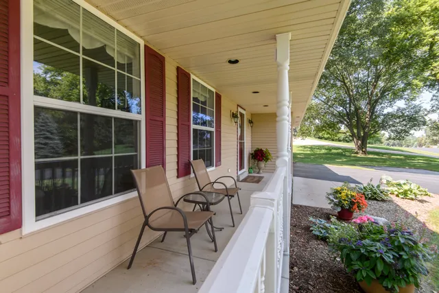 $525,000 | S75W32101 Paul Lane, Mukwonago, WI 53149