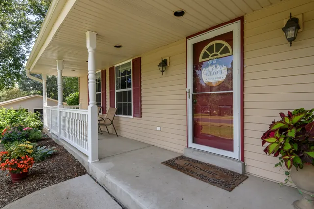 $525,000 | S75W32101 Paul Lane, Mukwonago, WI 53149