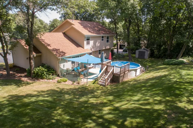 $525,000 | S75W32101 Paul Lane, Mukwonago, WI 53149