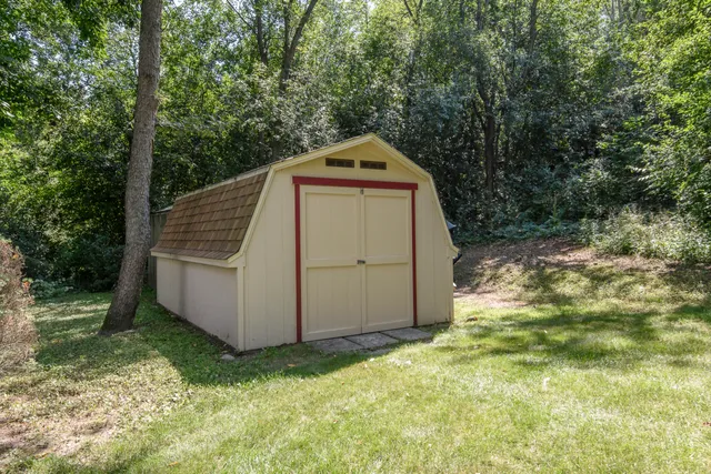 $525,000 | S75W32101 Paul Lane, Mukwonago, WI 53149