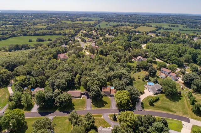 $525,000 | S75W32101 Paul Lane, Mukwonago, WI 53149