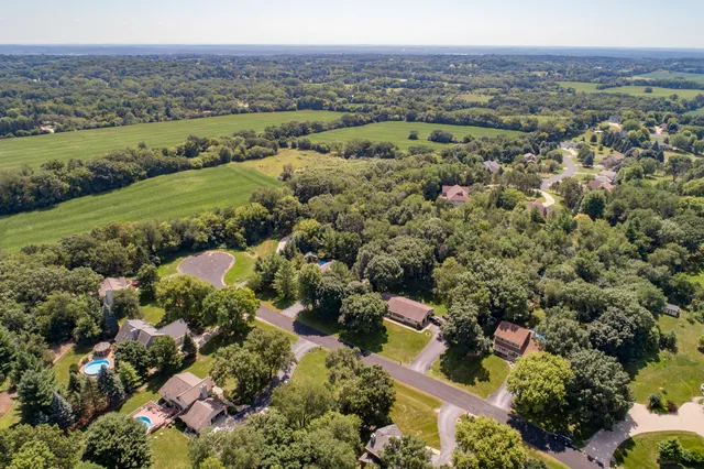 $525,000 | S75W32101 Paul Lane, Mukwonago, WI 53149