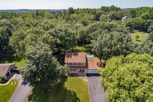 $525,000 | S75W32101 Paul Lane, Mukwonago, WI 53149