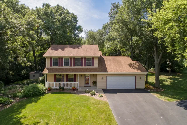 $525,000 | S75W32101 Paul Lane, Mukwonago, WI 53149