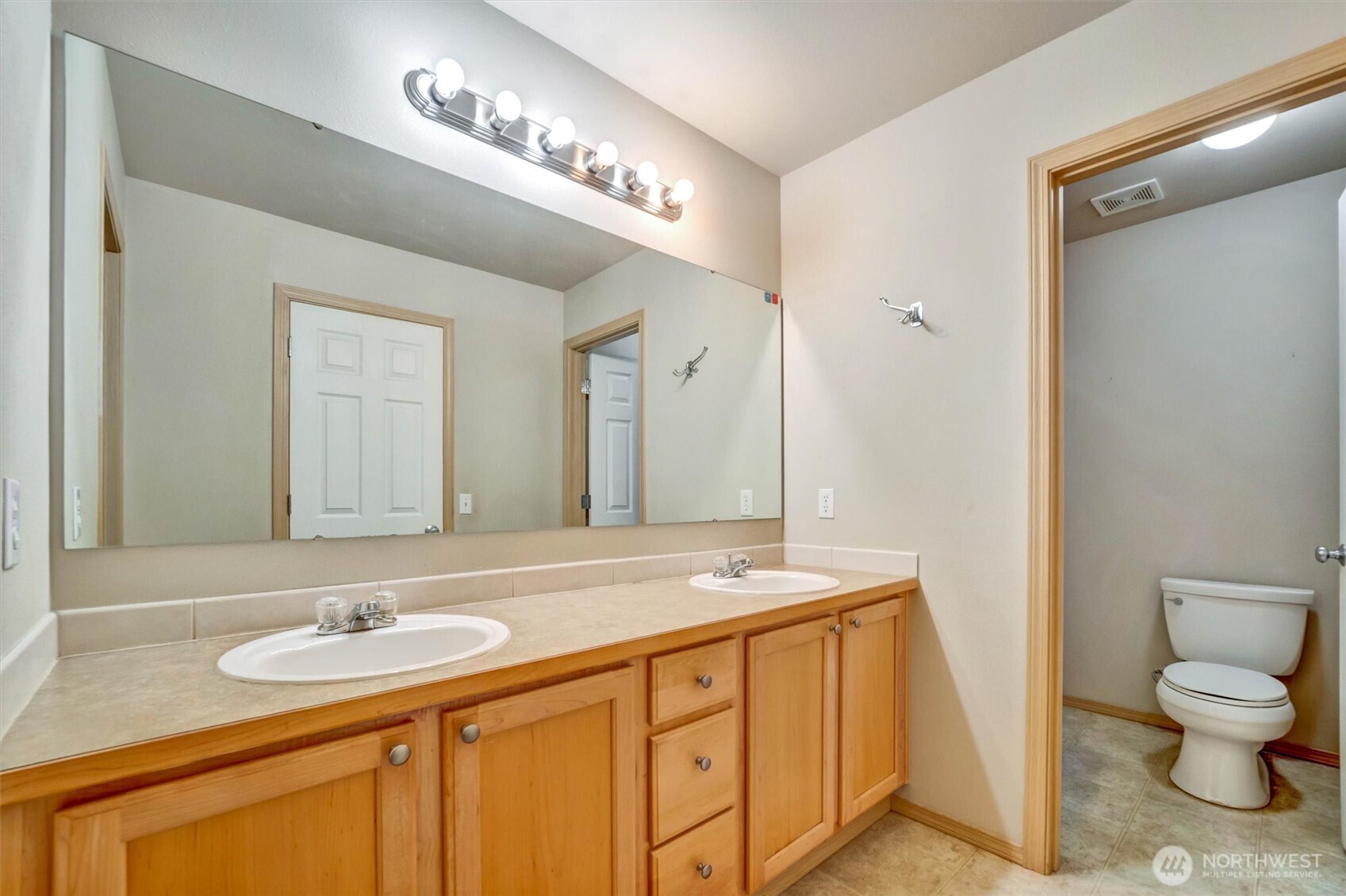 2426 Stafford Way Bothell, WA 98012 - Photo 25 of 40